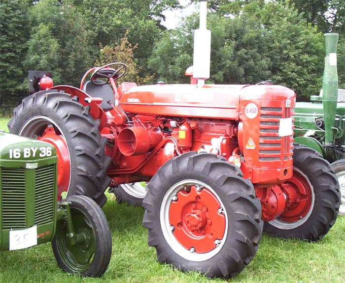IInternational McCormick Farmall B450 Roadless